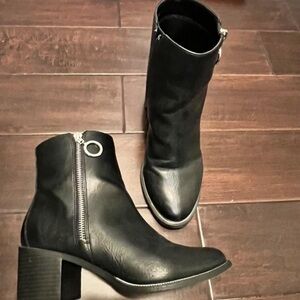 New Look Black Heeled Boots with Metallic Zipper